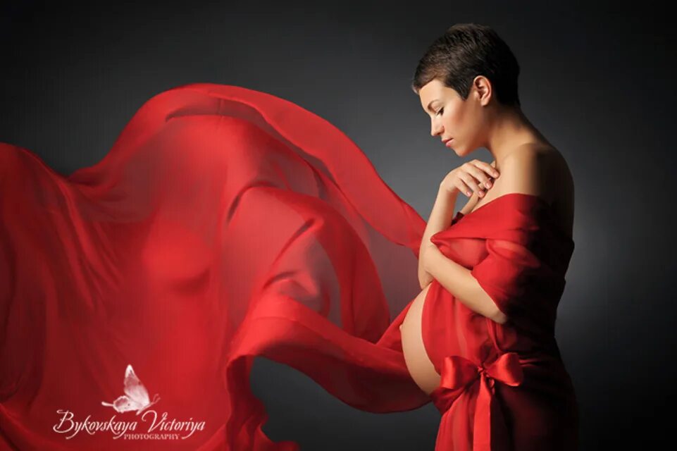 Фотосессия в студии в красном. Шикарные модели платьев. Фотосессия в красном платье. Оксана щирова. Девушка в красном вечернем платье.