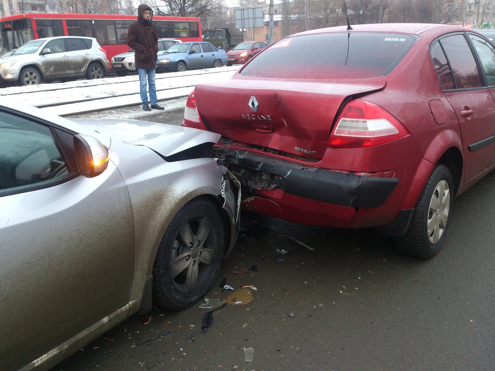 Петербург 2 рено. Разбитый Рено Меган 2. Renault Megane 2 ДТП. Разбитый Рено Меган 3.