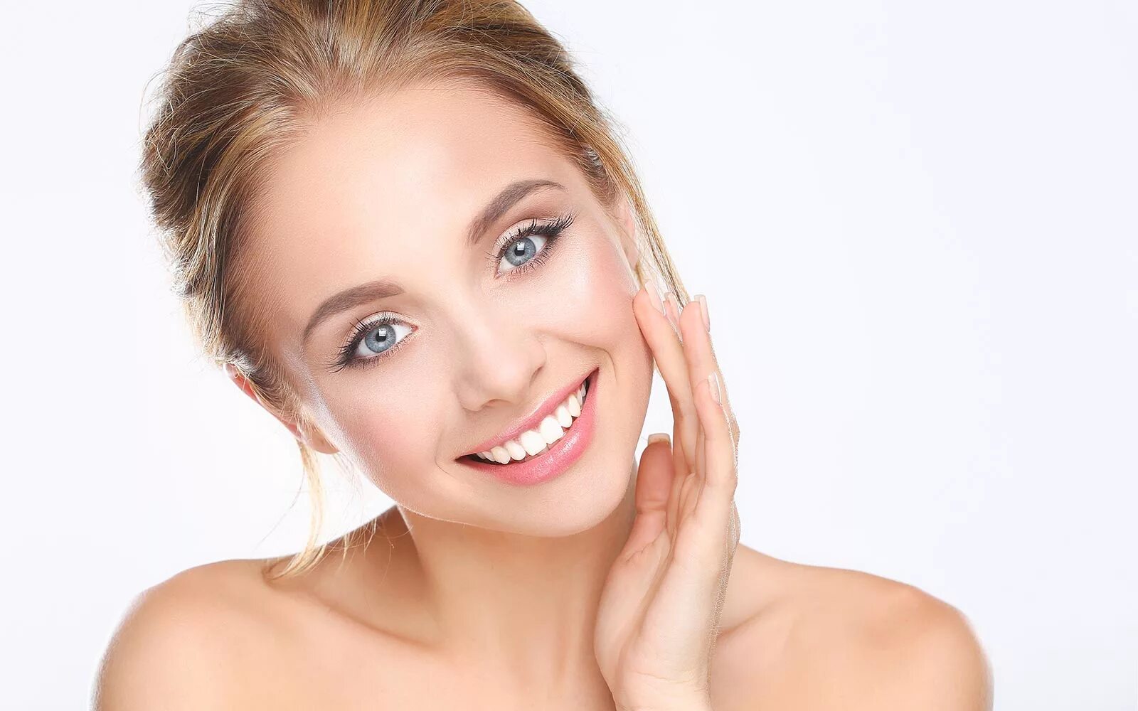 Face definition. Девушка улыбка. Элемис про коллаген. Face definition. Лифтинг кожи.