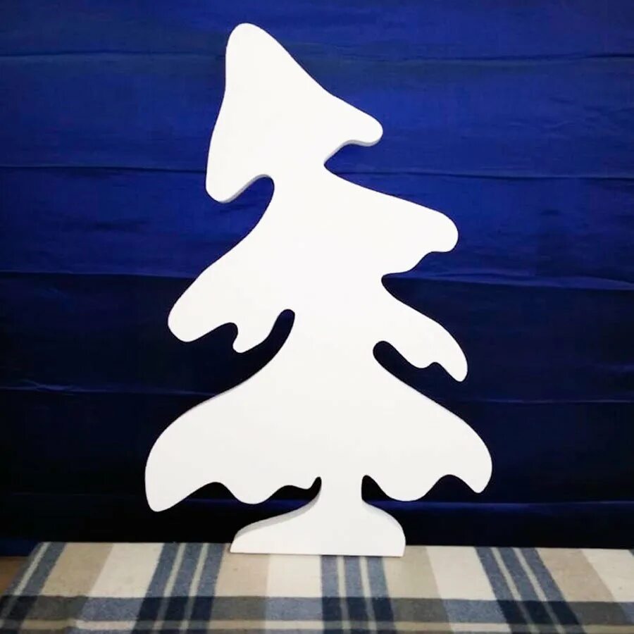 Фигура снеговика из пенопласта. Вырезать из пенопласта новогодние украшения. Новогодний олень шаблон для вырезания. Новогодний олень трафарет. Трафарет саней деда мороза.