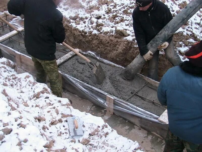 Можно ли бетон зимой. Зимнее бетонирование. бетонирование в зимних условиях. заливка бетона зимой. фундамент в зимний период.