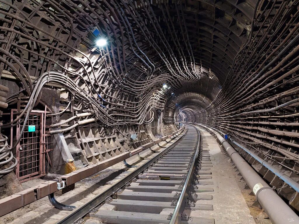 Подземные бетонные сооружения. Водоотведение в тоннеле. Подземные сооружения. Уникальные подземные сооружения. Объект 221 балаклава.