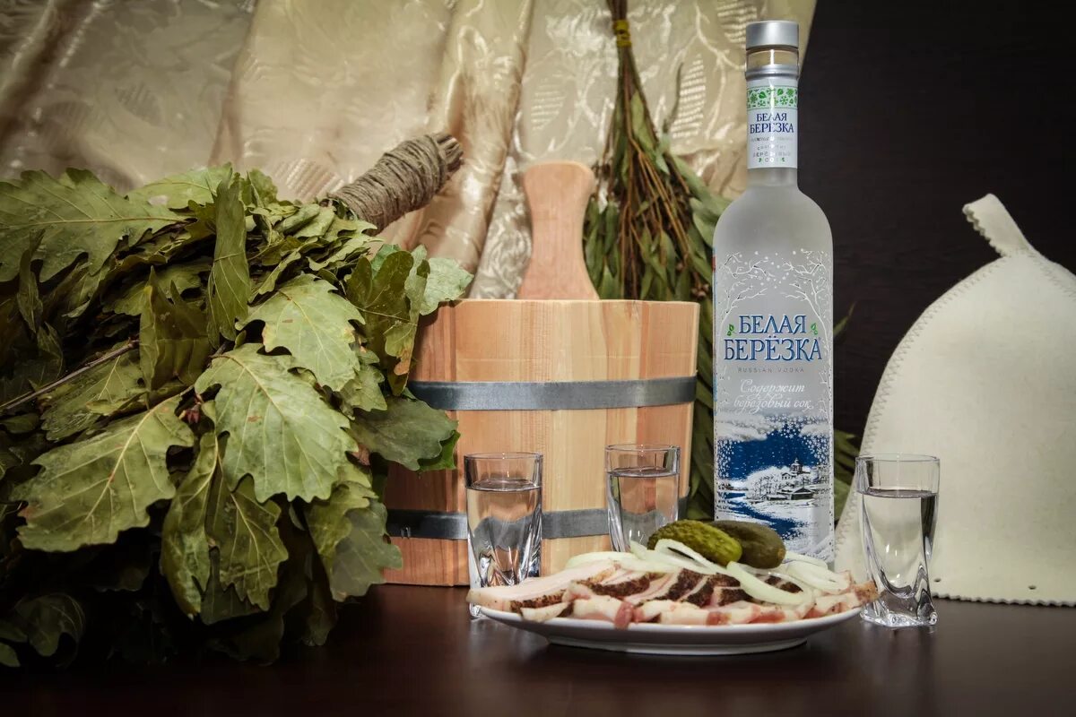 Банька парилка водка и горилка. Водка в бане. Банька парилка мс мох. Банная тематика. Красивые бани.