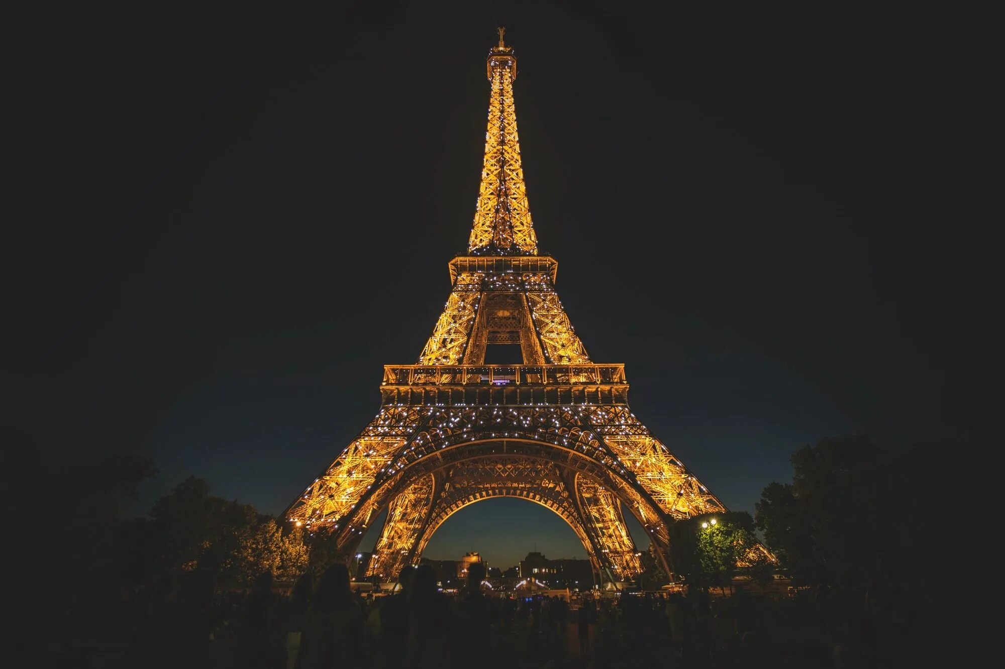 Эфельная башня. Эйфелева башня (la tour eiffel). эйфель париж ночной. ночная эйфелева башня. париж ночью.
