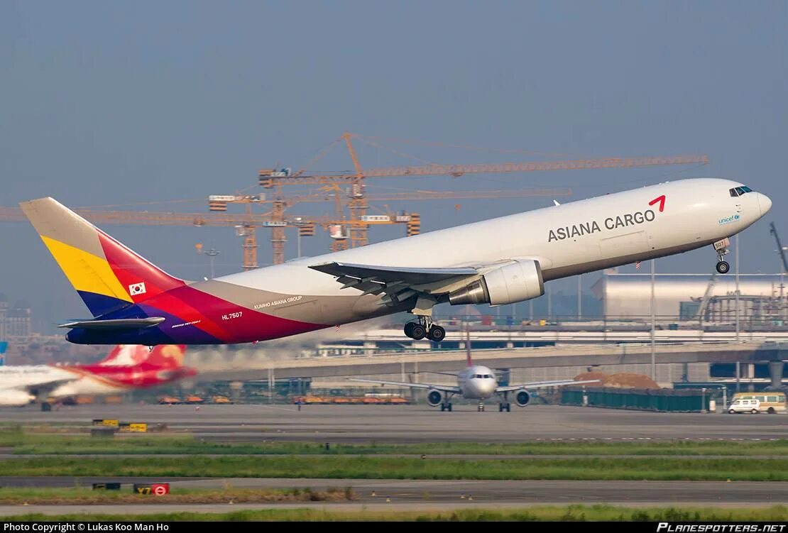 Самолет азиана эйрлайнс. Asiana. A380 asiana airlines. A380 asiana airlines. Asiana airlines самолеты.