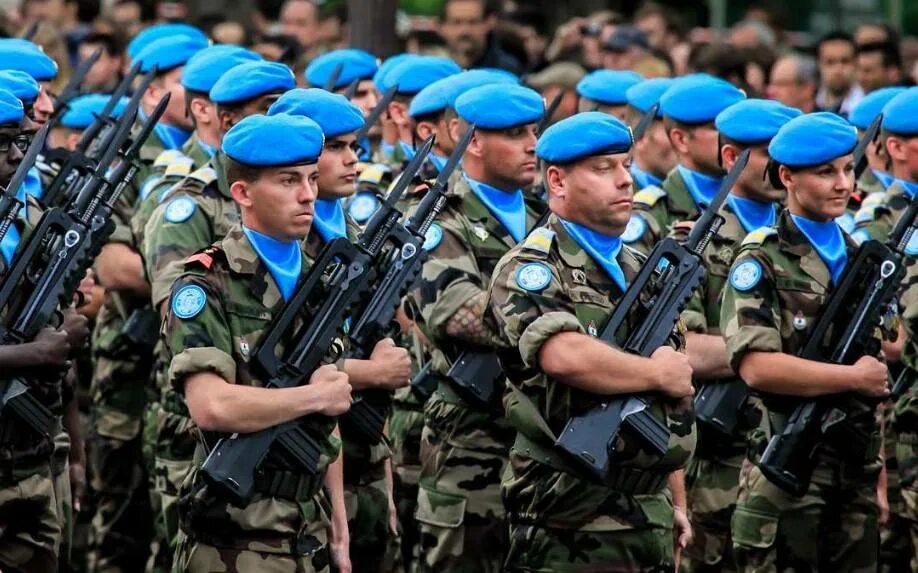 Миротворцы россии. Приднестровье миротворцы рф. Каска миротворца. Миротворцы в нагорном карабахе. Солдаты оон.