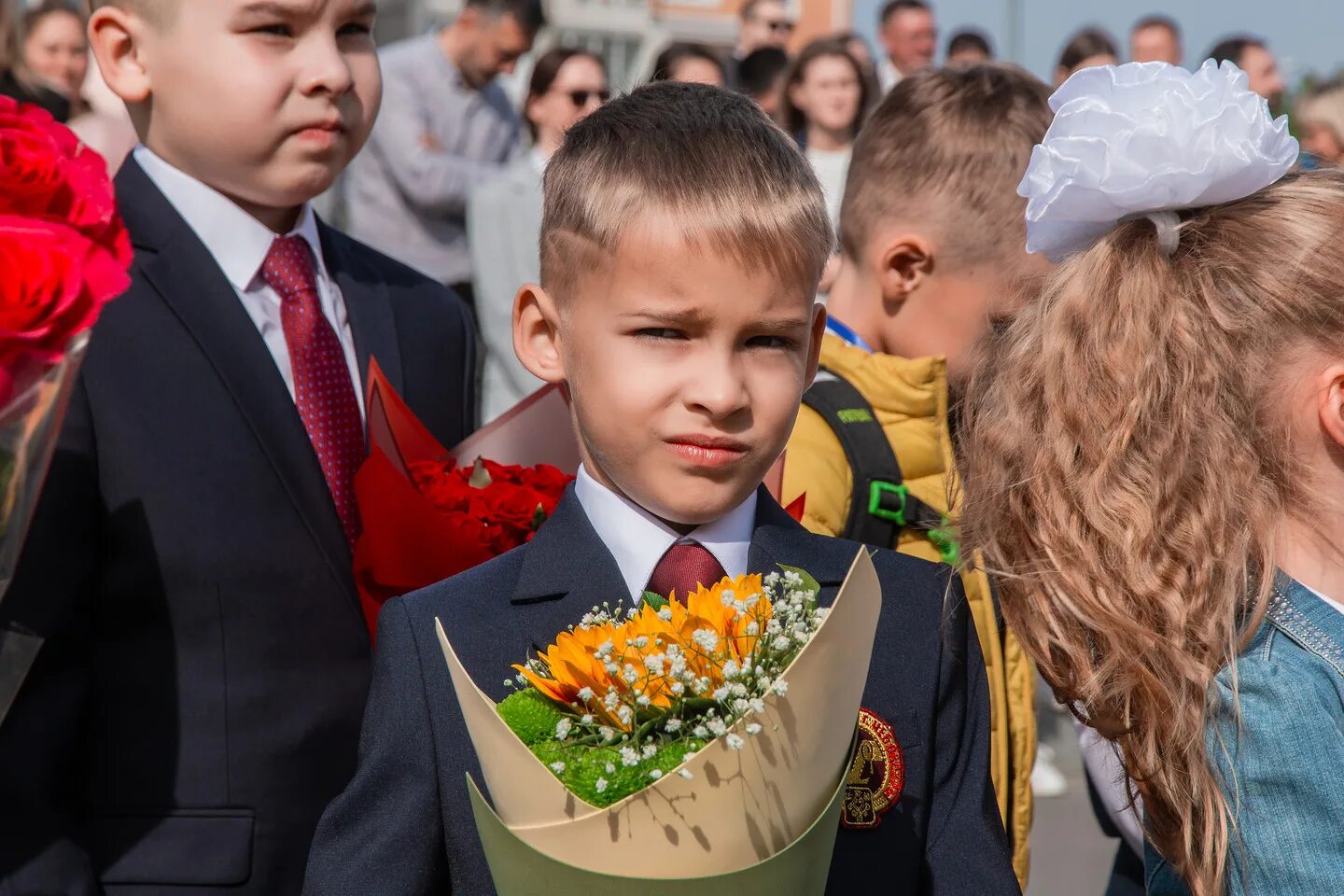 Школьная торжественная линейка. 5 школа альметьевск. Торжественная линейка открытия года семьи в школе. Линейка 1 сентября. Торжественная линейка открытия года семьи в школе.