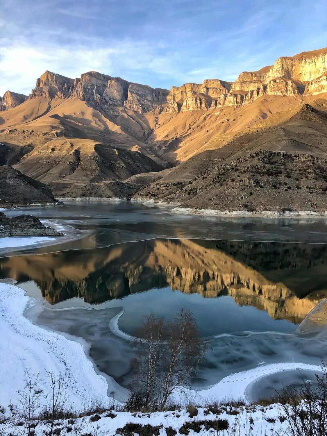 Былым город. Озеро Гижгит Кабардино Балкария. Гижгит озеро Приэльбрусье. Былымское озеро Кабардино-Балкария. Эльбрус озеро Гижгит.