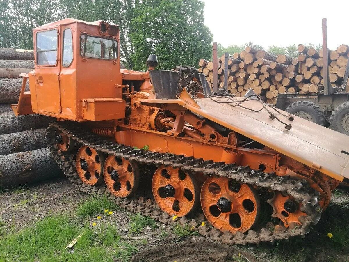 Авито тдт 55. Тдт-55а трактор трелевочный. гусеничный трактор тдт 55. трактор трелевочник тдт 55. трактор онежец тдт-55.