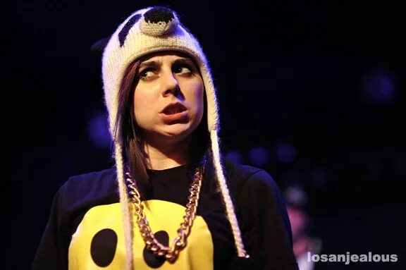 Lady sovereign. Love me or hate me lady. Lady sovereign фото. Lady sovereign 2023. Love me or hate me song soo woo.