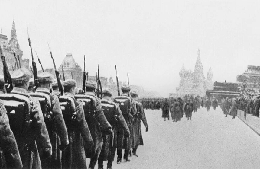 Парад на красной площади 1941. Парад 7 ноября 1941 года в Москве на красной площади. Парад на красной площади 7 ноября 1941 года. 7 Ноября 1941 парад на красной площади Сталин.