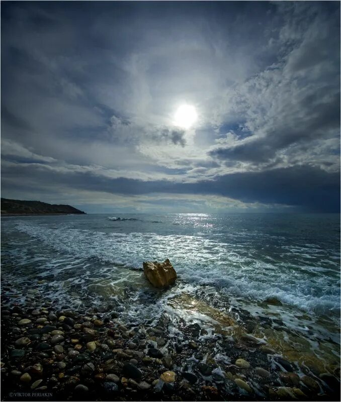 Море после шторма все. Евпатория шторм на море. Шторм на черном море в сочи. Берег моря после шторма. Берег моря после шторма.