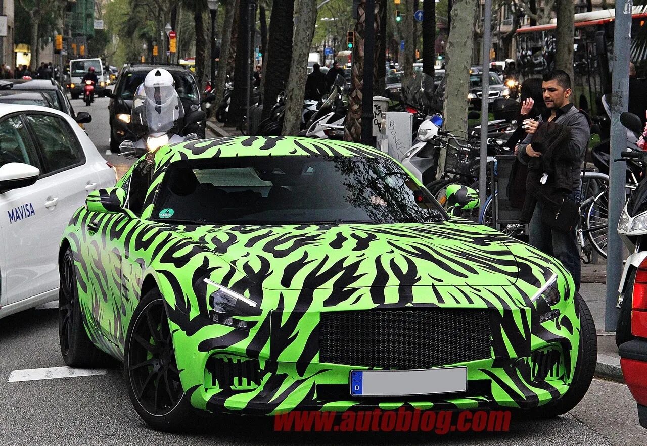 Машины замаскированы. AMG gt Camo. AMG gt Coupe Camo. Камуфляж автомобиля. Крутой камуфляж.