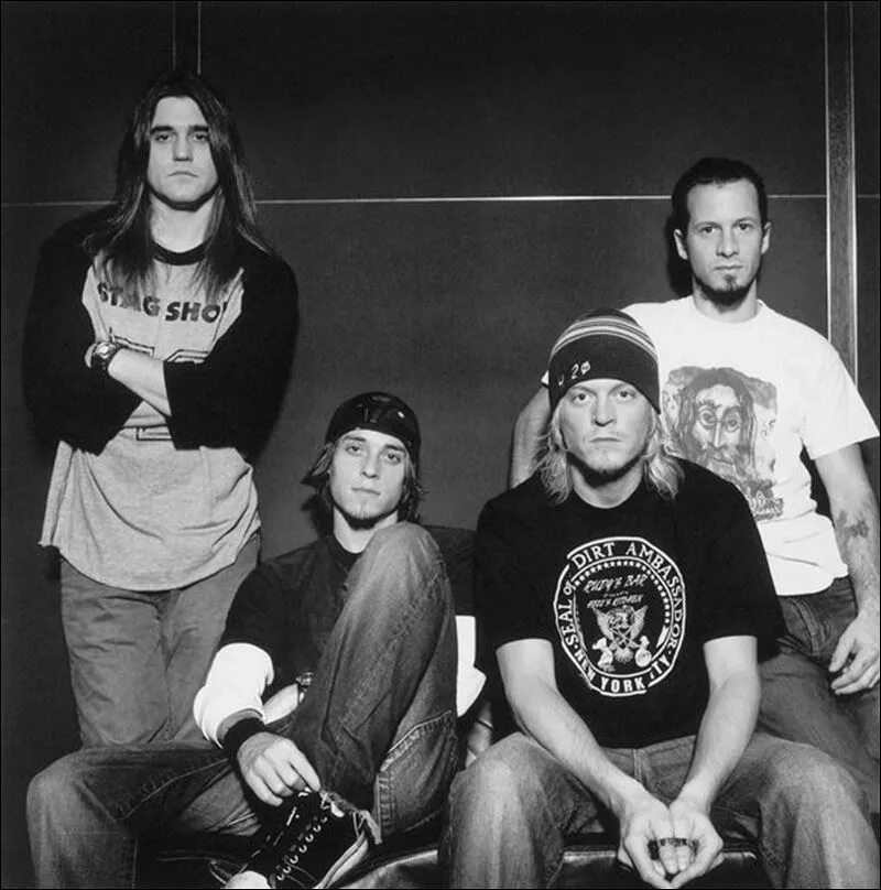 Группа Puddle of Mudd. Puddle of Mudd-Life on display (2003) фото. Wes Scantlin. The Puddles Rock.