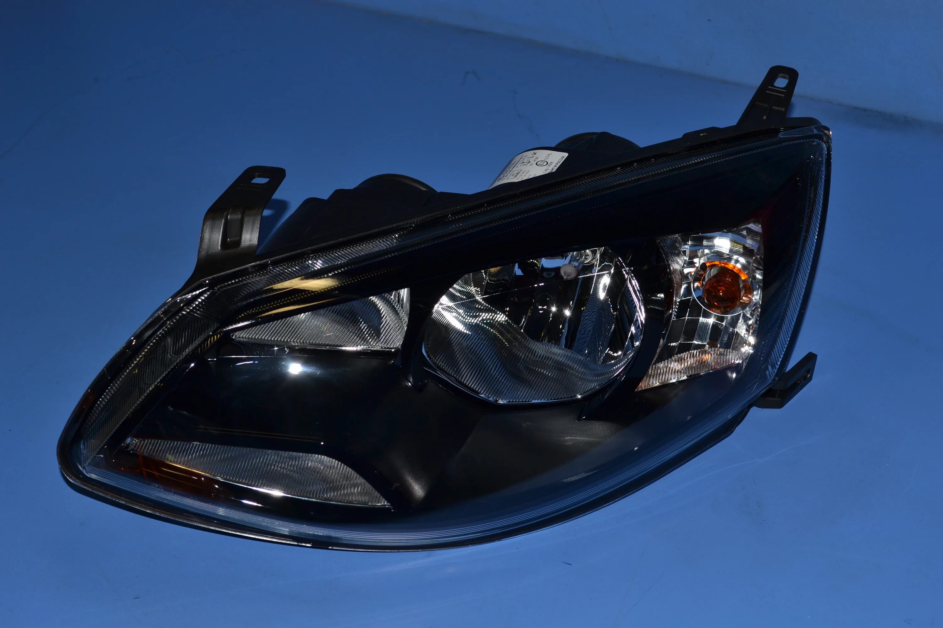 Фонарь задний правый н/о ваз-2123. Фонарь задний в-2170 "приора" //1 правый. 2043755 указатель поворота. Фара противотум. Лев автосвет.