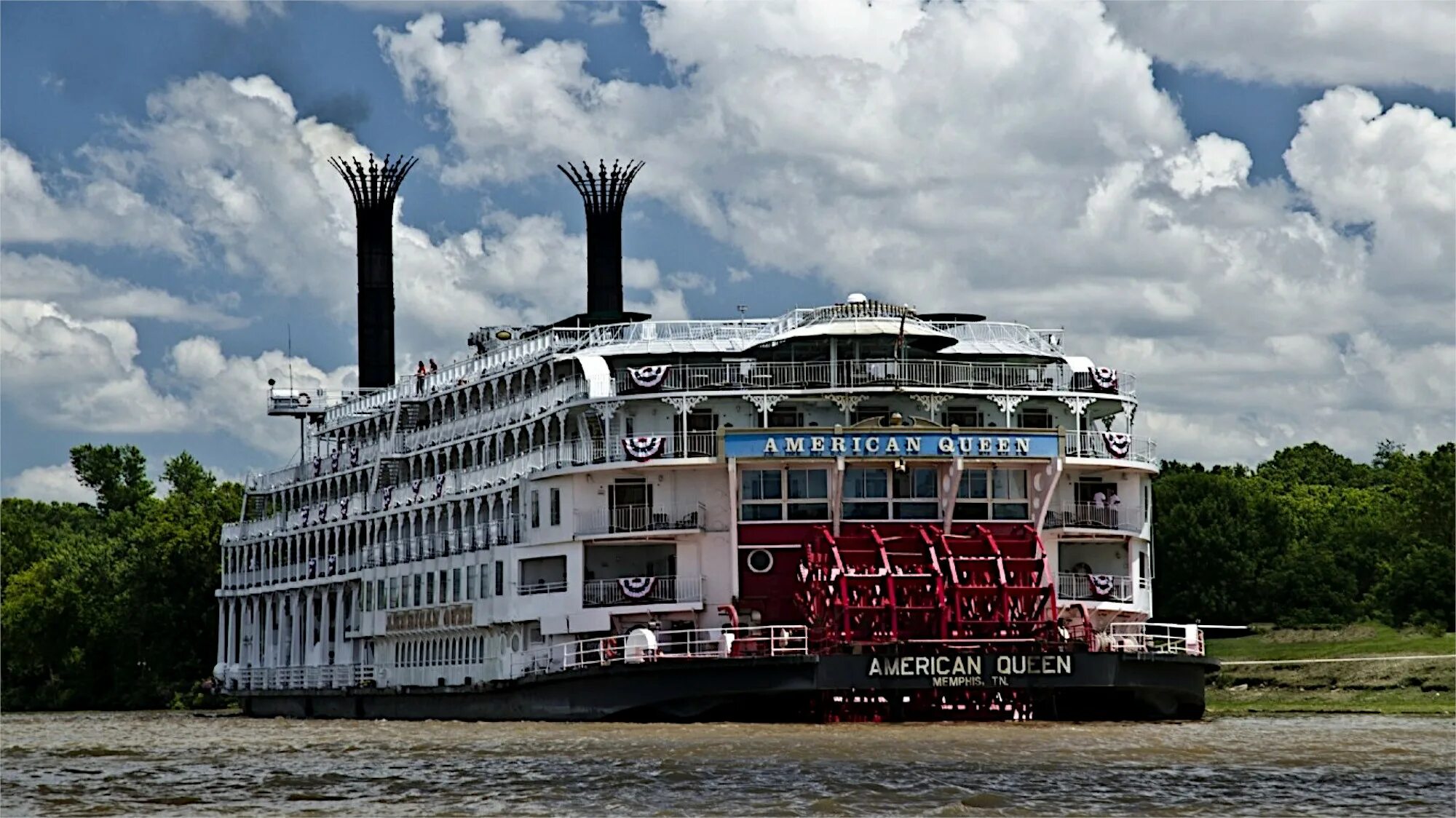 А можно на пароход. Американ Квин пароход. Пароход колесный American Queen. Пароход Алек Скотт. Колесные пароходы Миссисипи.