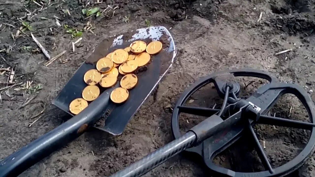 Можно ли пользоваться металлоискателем. Коп с металлоискателем. кладоискатели коп с металлоискателем. находки металлоискателем кладов золота. находки коп золото.