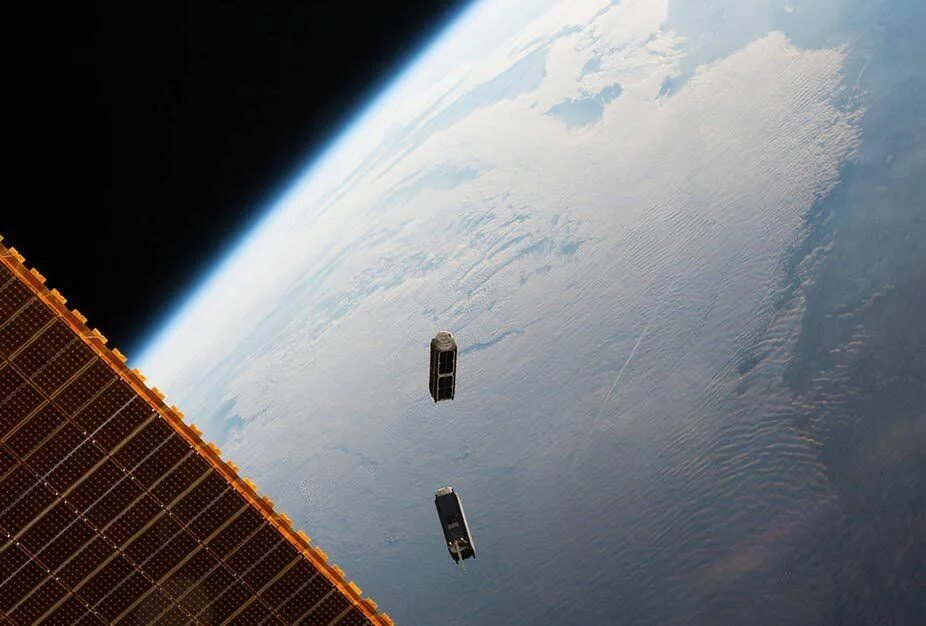 Спутник выключен. Космическая безопасность. Спутники контролируют поля Балтика. Starlink CUBESAT.