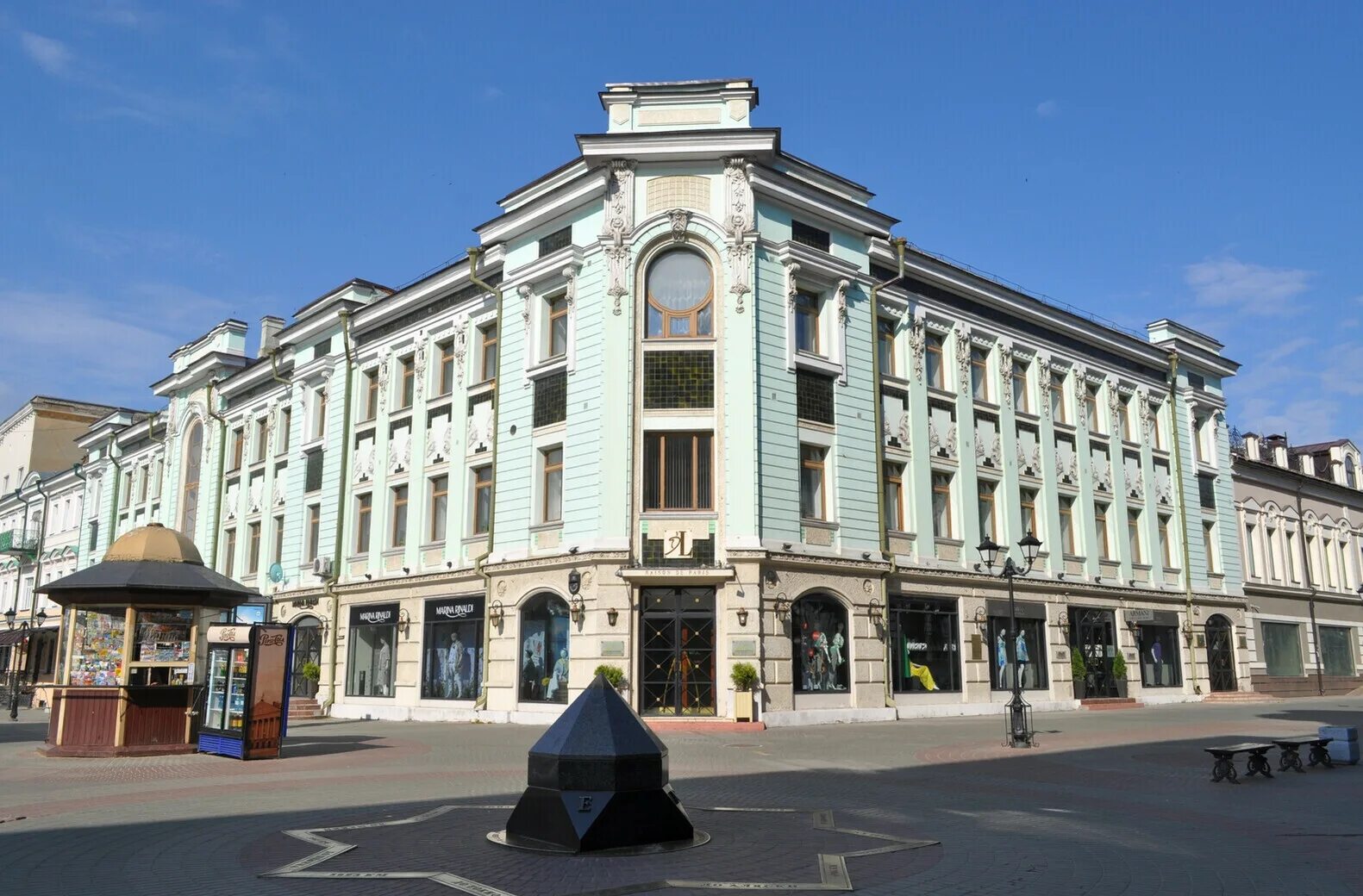 особняк ушковой казань. улица баумана, 52/7. торговые дома казани. дворец земледельцев казань днем. здание дворянского собрания казань.