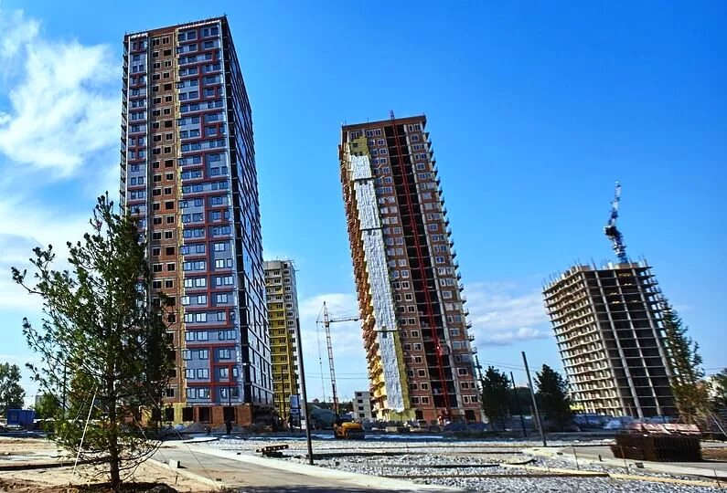 Хорошие этажи в новостройках. Какой этаж лучше выбрать при покупке квартиры в новостройке. На каком этаже выбрать новостройка. На каком этаже выбрать новостройка. 32 этажный дом в новосибирске.