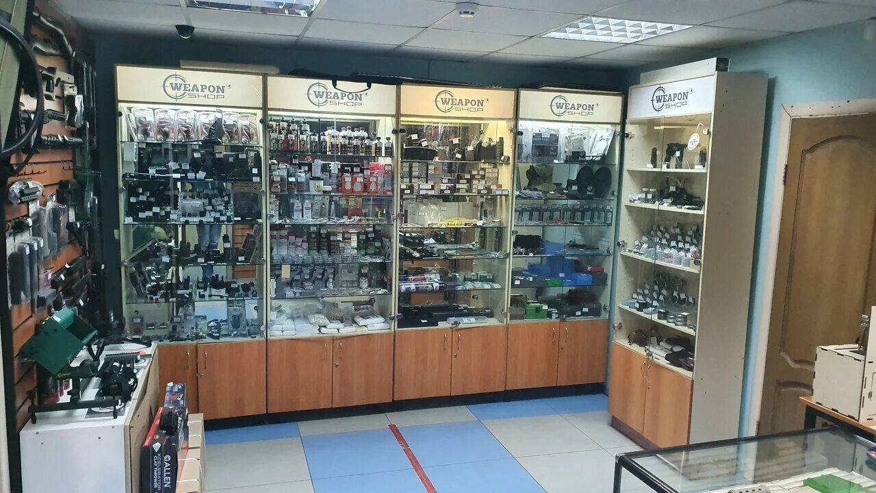 Магазин оружия. Магазин пневматики. Магазин Корсар теплый стан. Weapon shop оружейный комиссионный магазин.