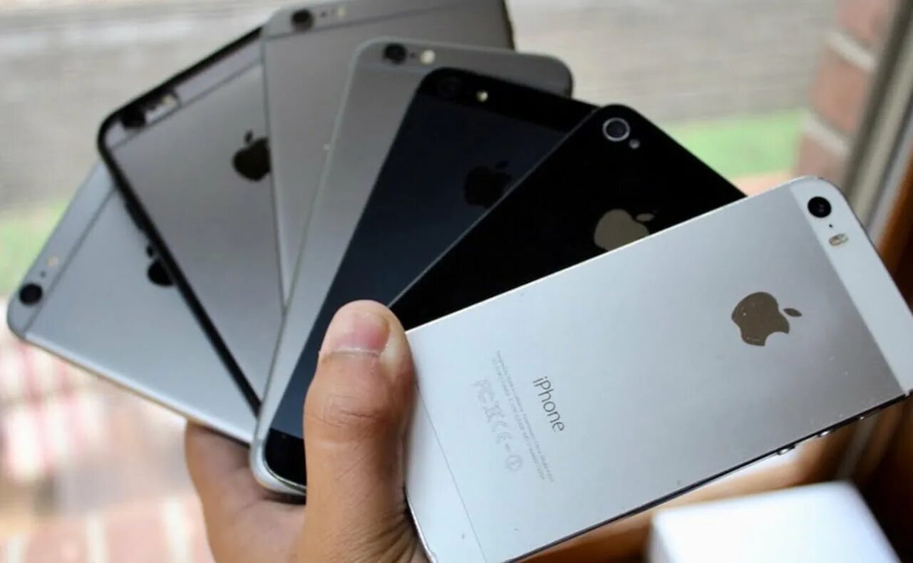 Какой айфон лучше взять. Стоит ли покупать б у айфон. Восстановление iphone. Стоит ли покупать б у айфон. Покупка айфона фото.