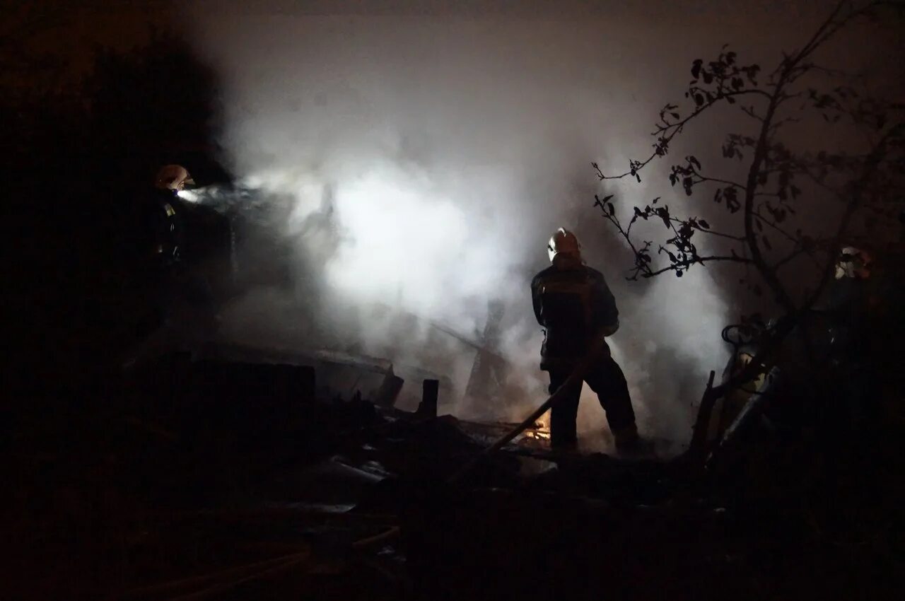 Поджог валберис. Поджог биржи молодой гвардии. блокадный сад в металлострое. молодая гвардия поджог домов. поджог биржи труда в краснодоне.