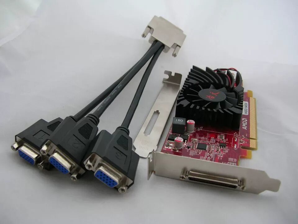 Видеокарта в мониторе. Видеокарта 4010 VGA. ВГА разъем на видеокарте. Gt 720 VGA. DVI HDMI VGA видеокарта.