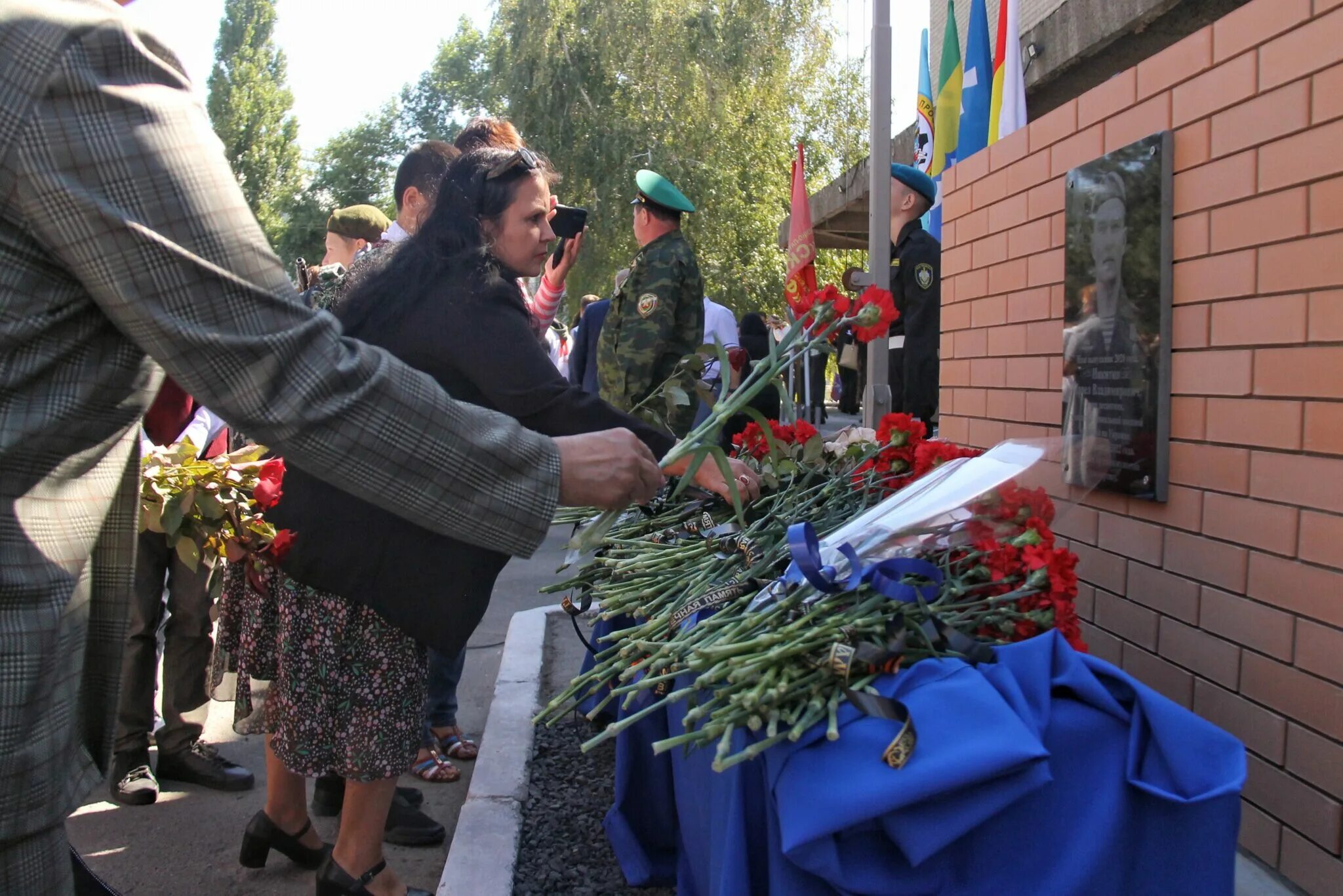 Родителям погибшего военнослужащего на украине. Семьям погибших военных выплатили. Убитые украинские военные.