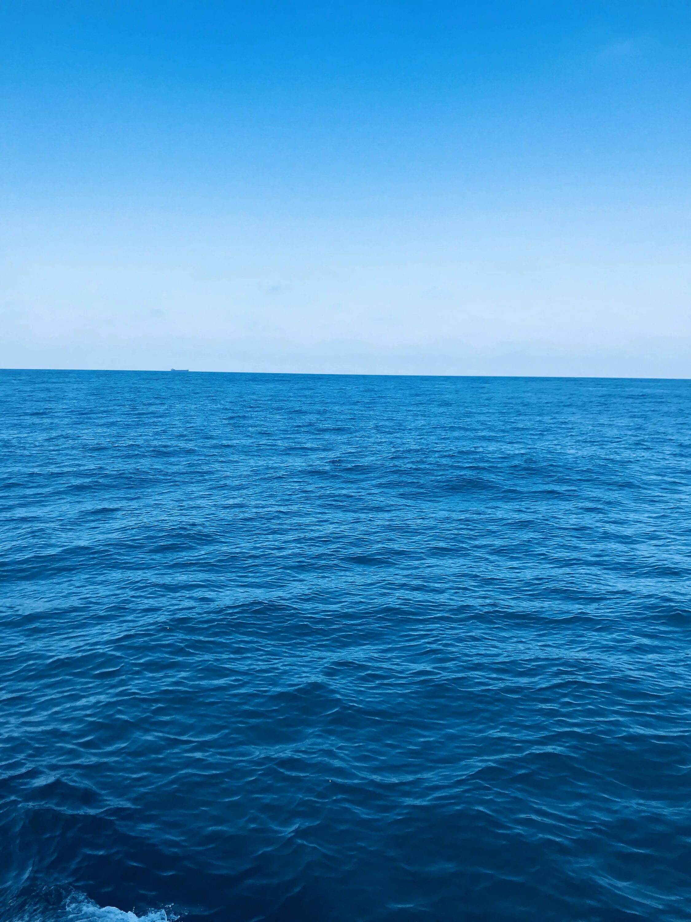 Штиль на море. Морская ширь. Черное море штиль. Горизонт моря и неба. Морская ширь.