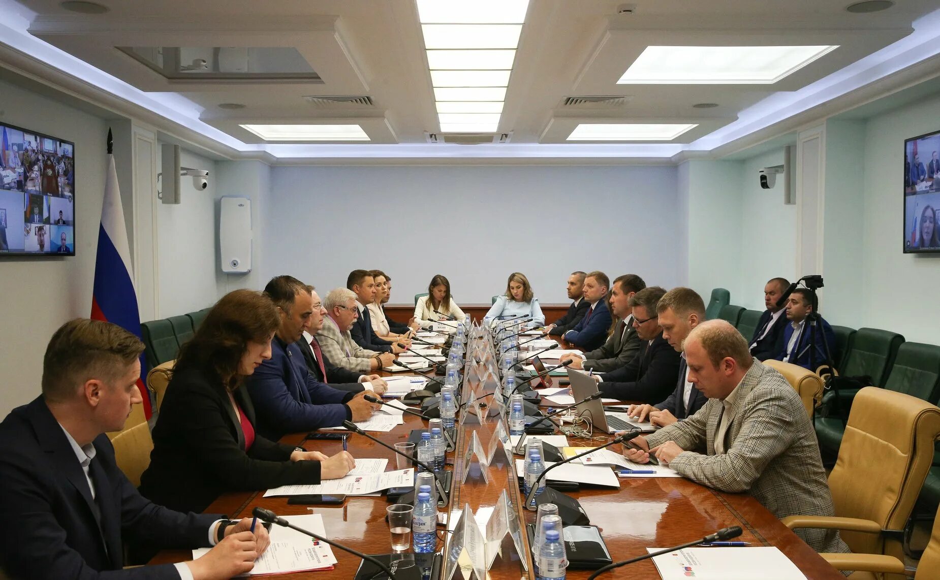 Уполномоченному по правам человека на федеральном уровне. Уполномоченный по правам человека в российской федерации. Мелиорация мсх рф. Зал заседаний совета федерации. Заседания секции.