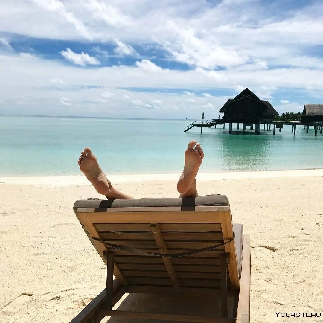 Фотосессия на Мальдивах. Отдых на пляже. Мальдивы ноги. Отпуск у моря. Хорошо отдохнули на пляже