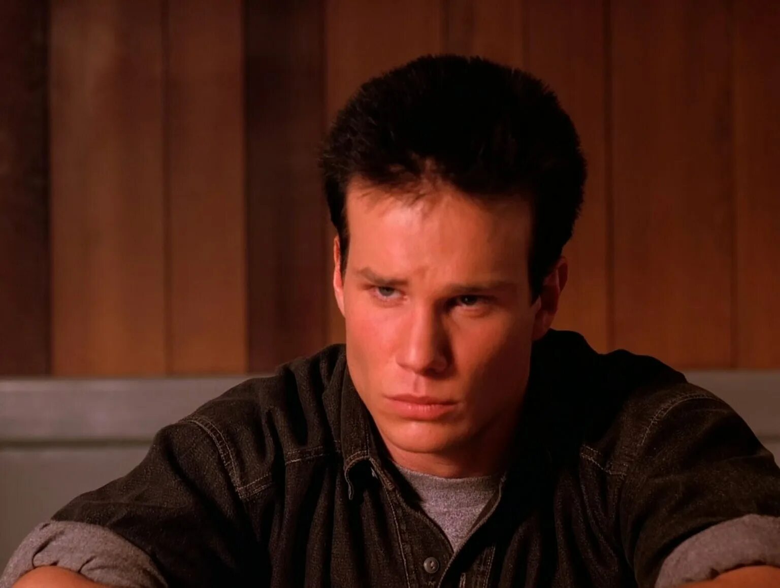 Джимми твин пикс. Твин пикс джеймс. Джеймс маршалл твин пикс. James twinning. James twinning.