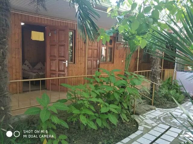 Гостевой дом у тети тани лоо. Лоо гостевой дом на прохладной. Лоо 2023. 1/2. Лоо улица прохладная 1а.