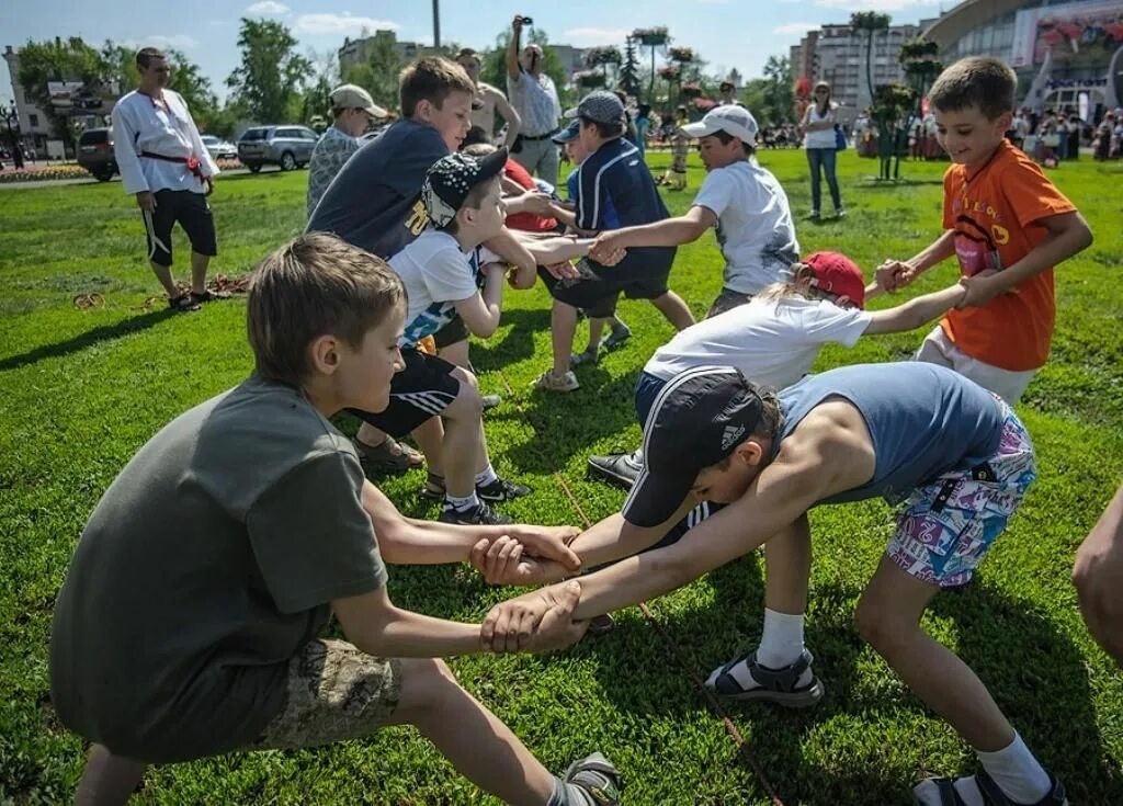 Спортивные соревнования на свежем воздухе. Спортивные мероприятия. Спортивное мероприятие на свежем воздухе. Национальные игры. Игры с русскими командами