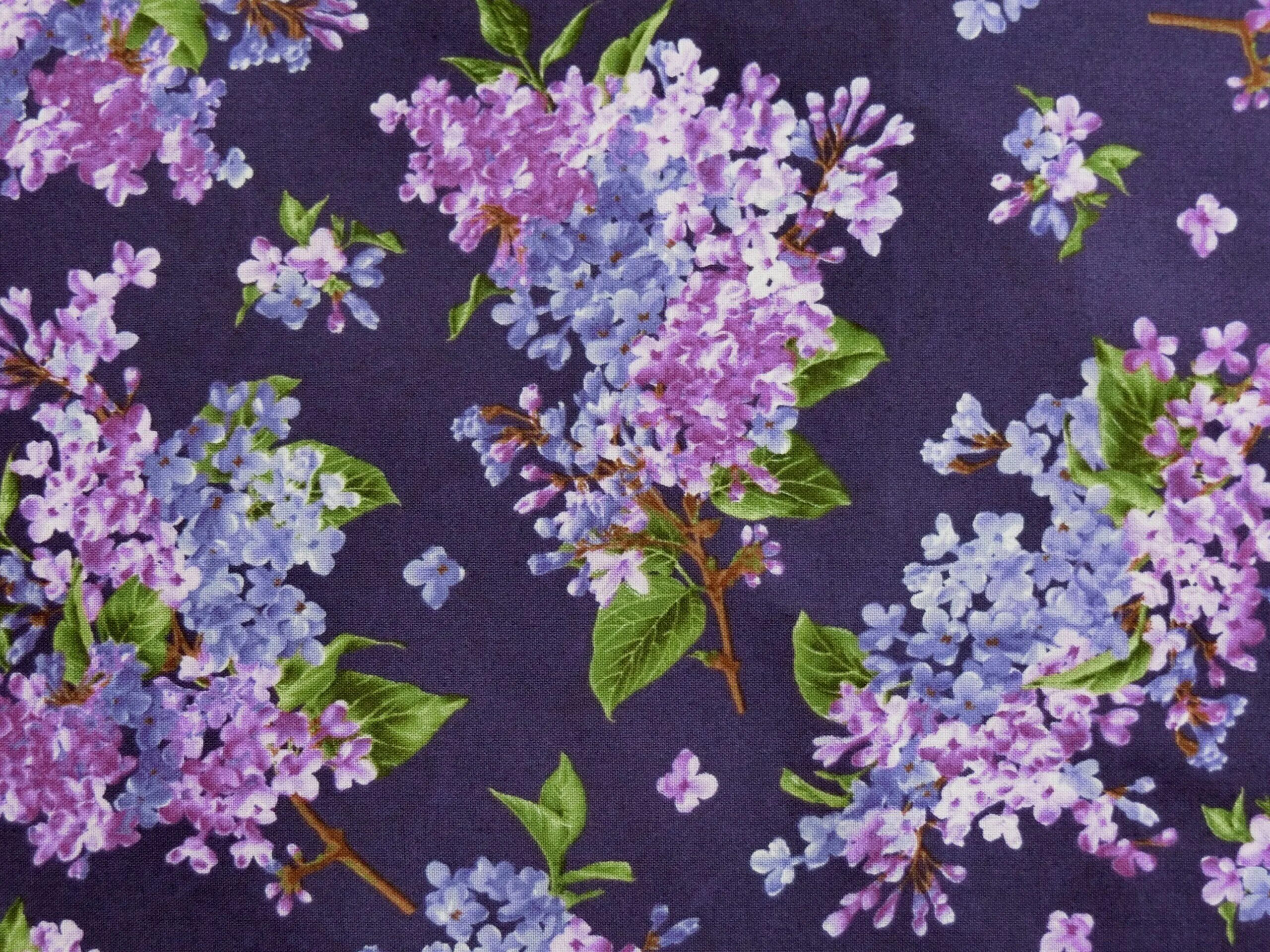 Ткани сирени. Ткань сирень. Ткань с фиолетовыми цветами. Цветы сиреневая ткань. Лавандовая ткань с цветами.