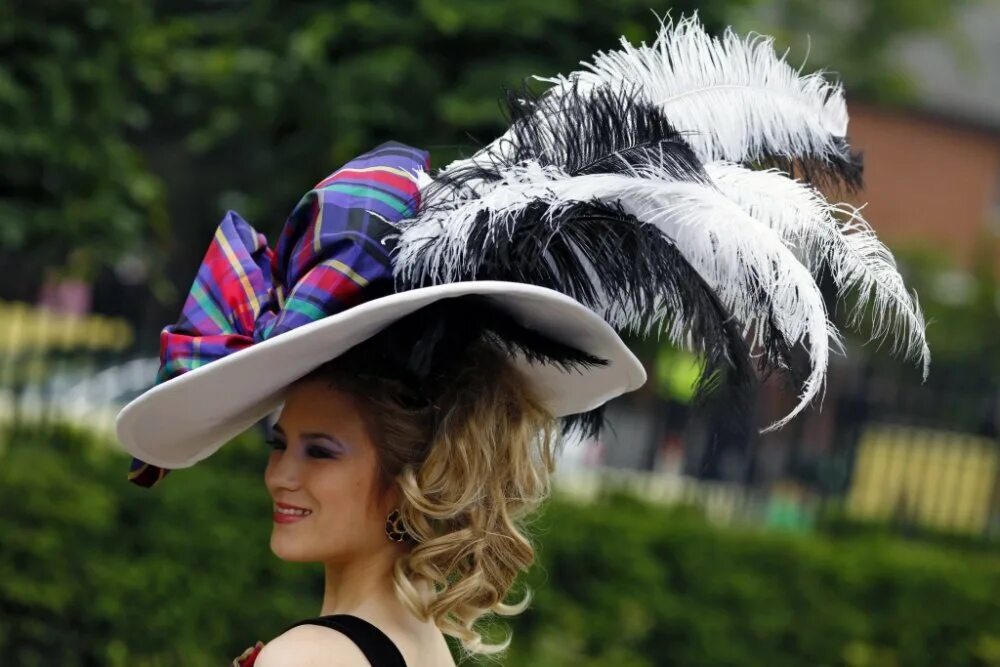 Скачки Роял аскот шляпки леди. Royal Ascot 1752. Роял аскот скачки. Royal Ascot причёски.