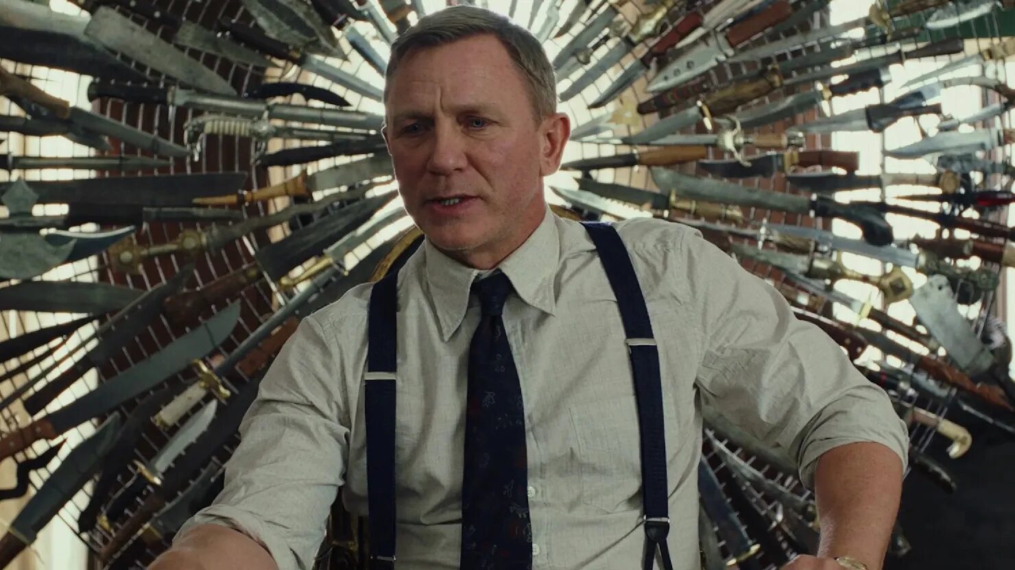Достать ножи качество. Daniel craig knives out. достать ножи бенуа. достать ножи 2 фильм. достать ножи бенуа блан.