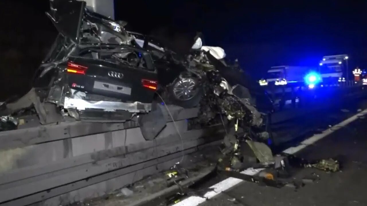 Audi rs6 300km/h crash. Rs6 300 crash. Audi crash 300 km/h. Rs6 300 km/h crash Autobahn.