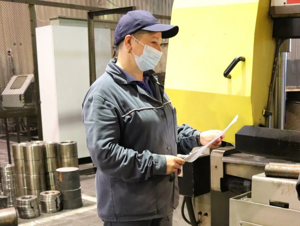 объявление требуется токарь. рабочая одежда токаря. токарь визитка. фрезеровщик bosch. профессия токарь револьверщик.