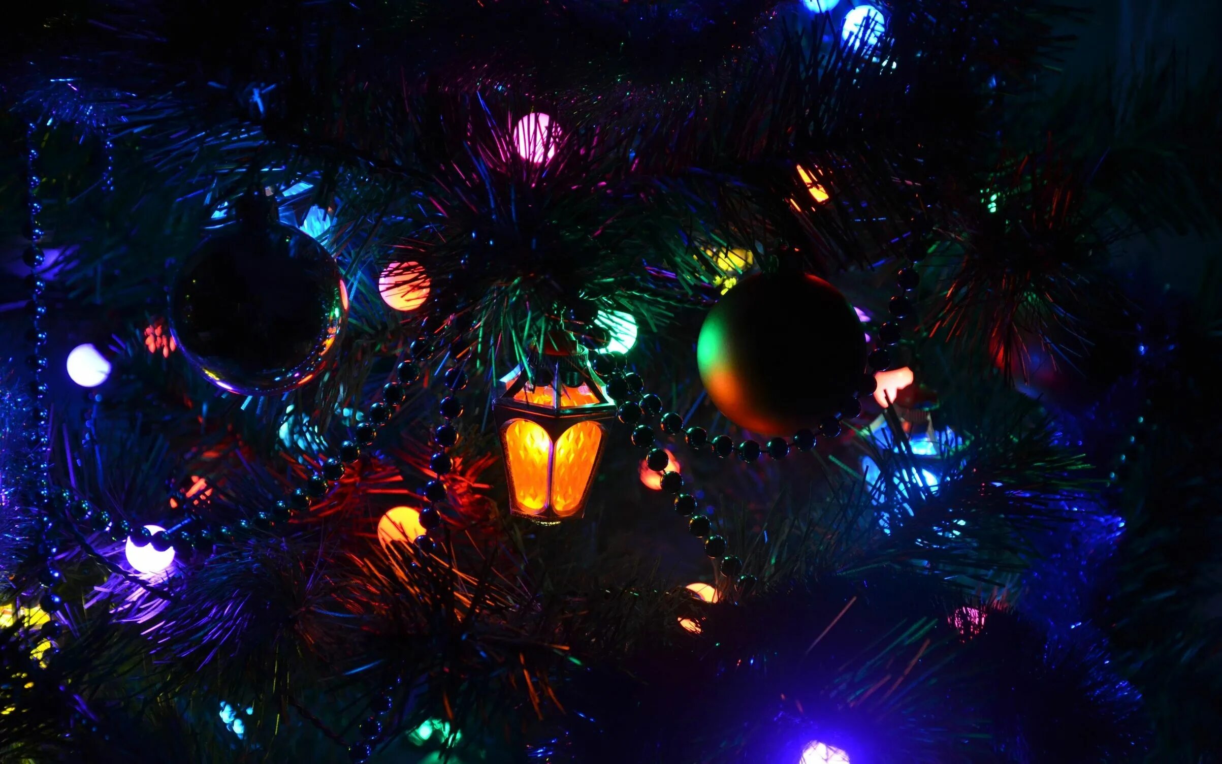 Гирлянда на елку. Ели гирлянды. Ели гирлянды. Новогодние огни. Елка с огоньками.