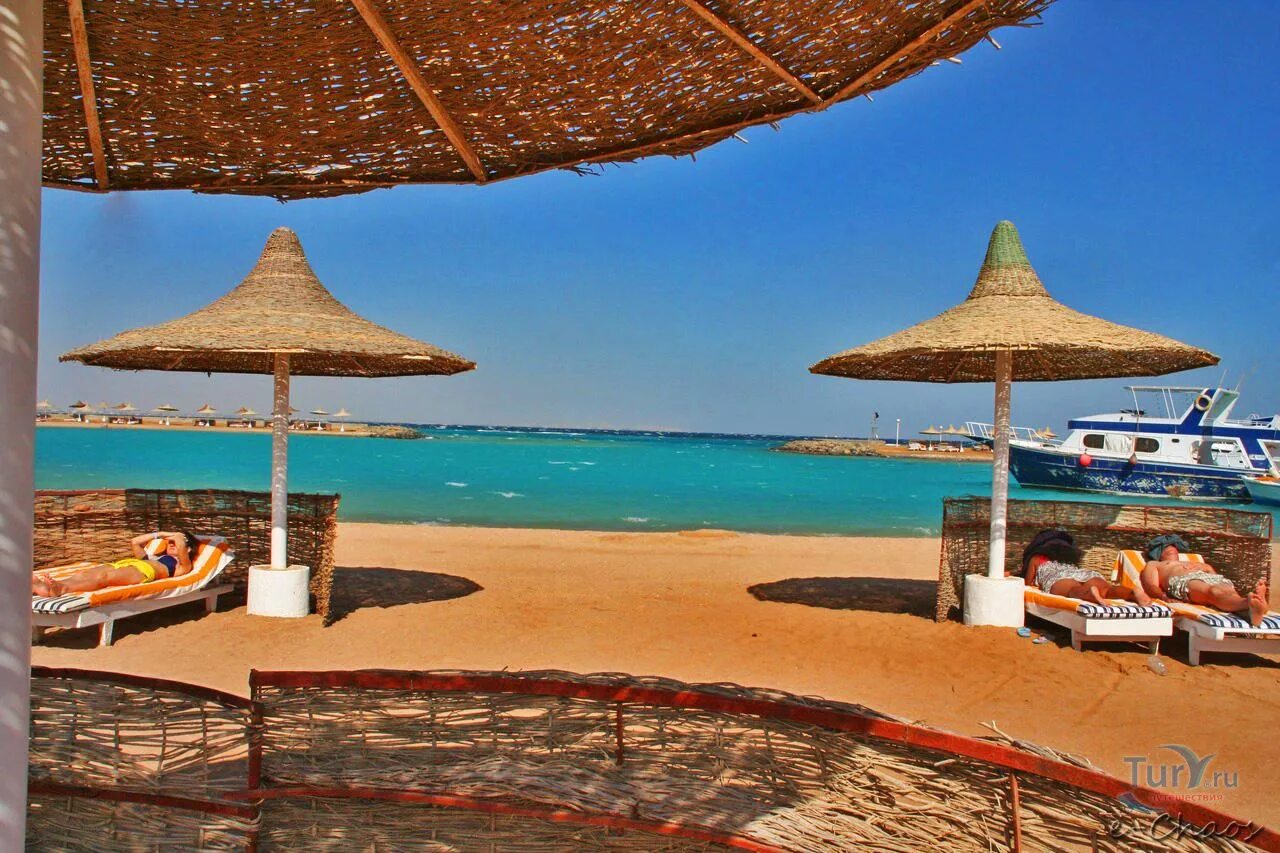 Coral beach египет. Coral Beach Hotel Hurghada Египет Хургада. Отель Корал Бич Хургада Египет. Coral Beach Resort 4 Хургада. Hurghada Coral Beach Resort пляж.