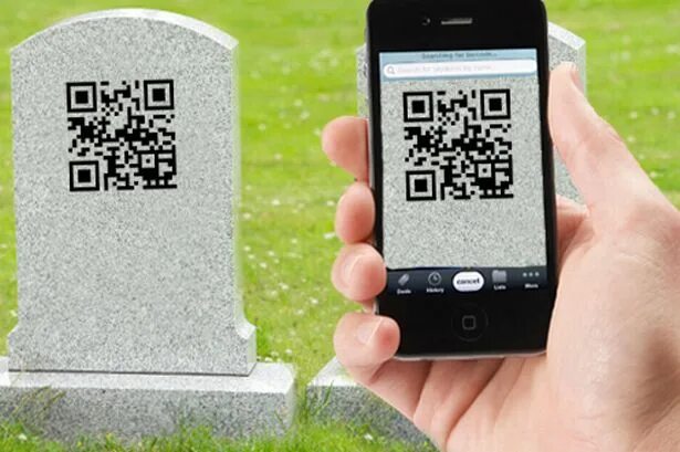 Табличка с QR кодом. QR код на могиле. QR код на надгробии. QR коды на кладбищах. Не приходит qr код