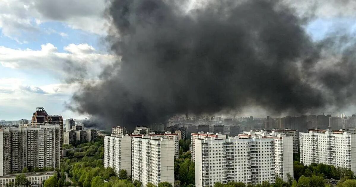 Что горит в москве сейчас 25 мая. Очаково-матвеевское пожар. пожар в москве. дом горит.