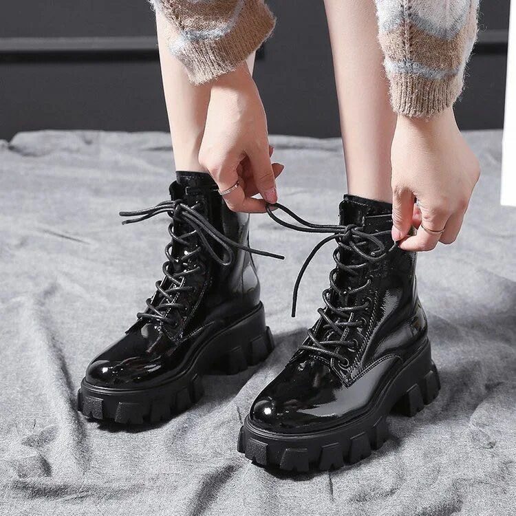 Черные ботинки для девочек. Кожаные ботинки Botas mujer. Женские ботинки на шнурках. Ботинки на шнуровке женские. Зимние ботинки женские массивные.
