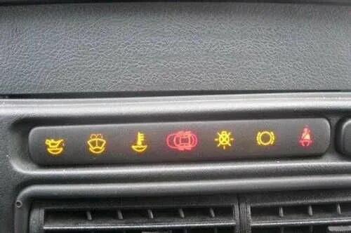 Датчик уровня масла ваз 2114 на панели приборов. Блок индикации бортовой системы ваз 2114. Бортовой компьютер ваз 2114 панель. Индикаторы на панели приборов ваз 2114. Сигнальные лампы ваз 2115.