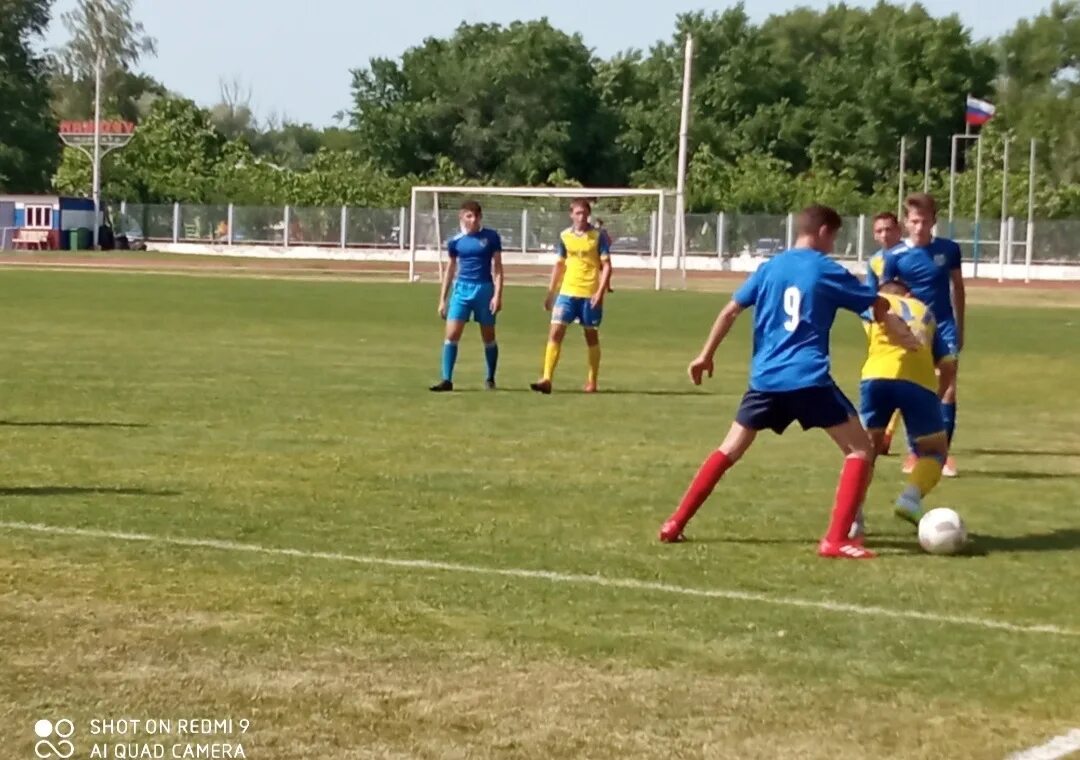 Воронеж футбол играть. Футбол юноши. Первенство Воронежа по футболу. Футбол юноши 2006 г.р. Мальчик футбол.