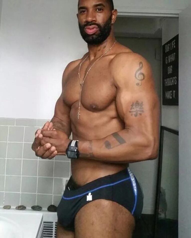 Блэк Дэдди. Мужской dick черный. Black muscle man bulge.
