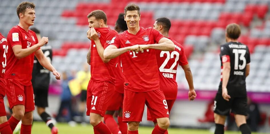 Бавария мюнхен футбольный. Футболист bayern munchen. Бавария лион 2020. Бавария боруссия менхенгладбах. Бавария боруссия менхенгладбах 1987 год.