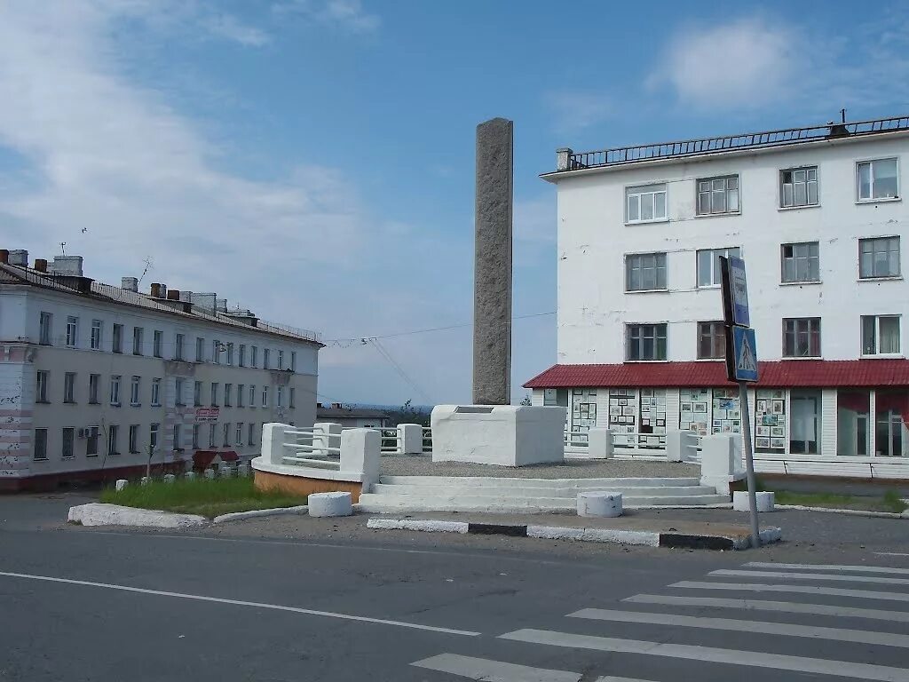 посёлок никель площадь победы. никель город мурманская. никель мурманской области печенгский район. никель мурманской области печенгский район. никель площадь год 2012.